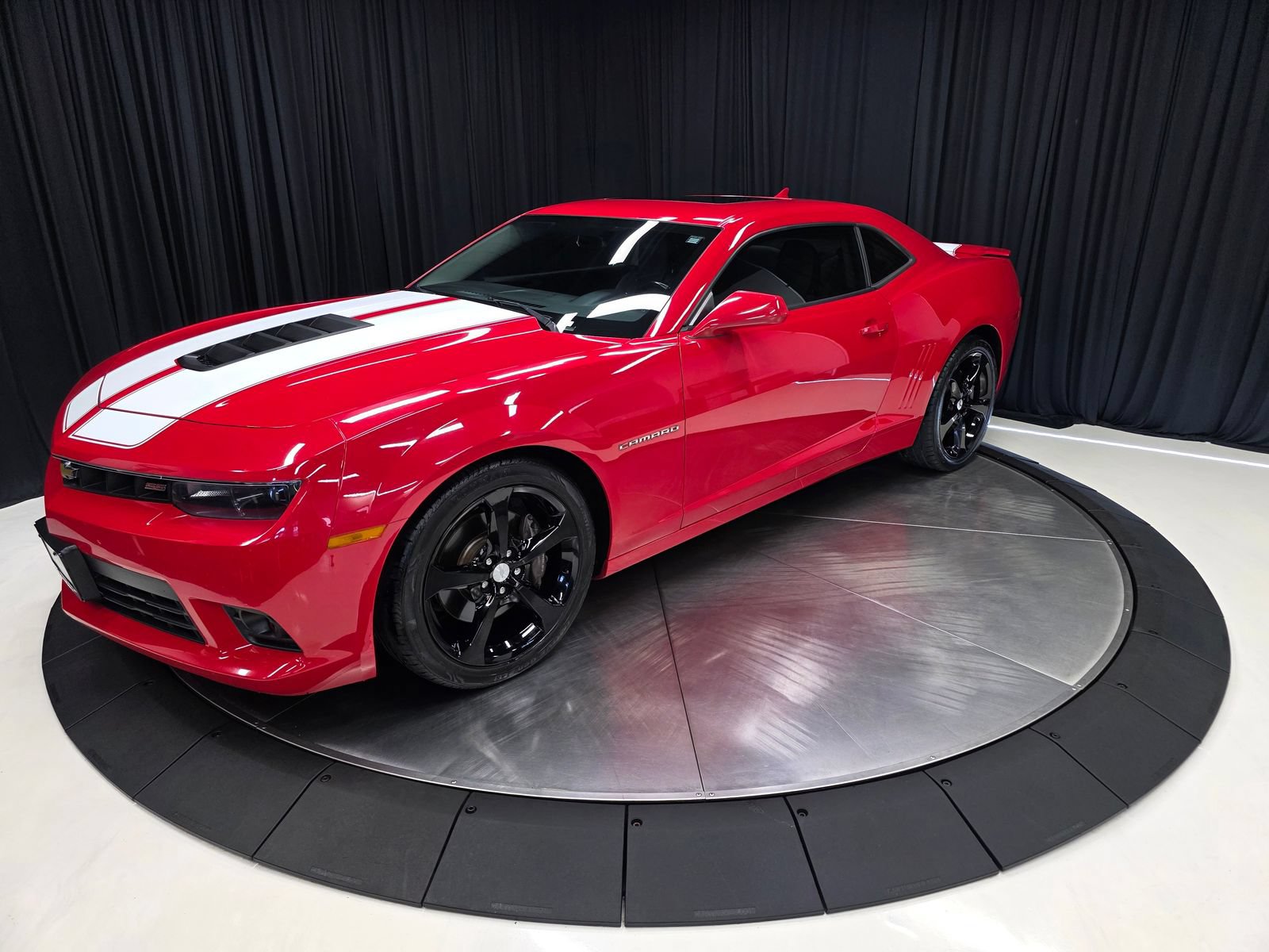 Used 2014 Chevrolet Camaro SS w/ RS Package RWD image 7