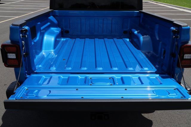 New 2025 Jeep Gladiator Rubicon w/ Safety Group image 11