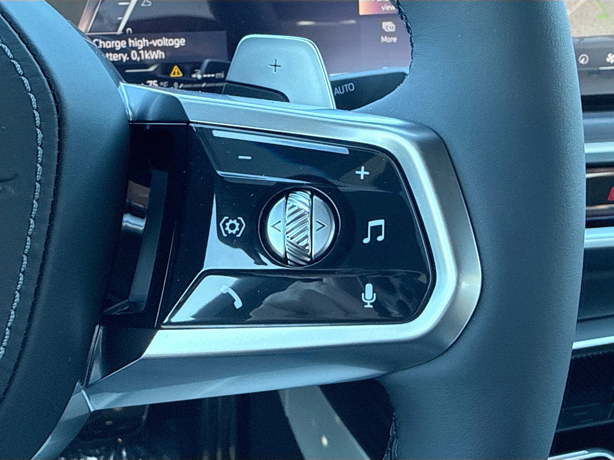 New 2026 BMW 750e xDrive image 38