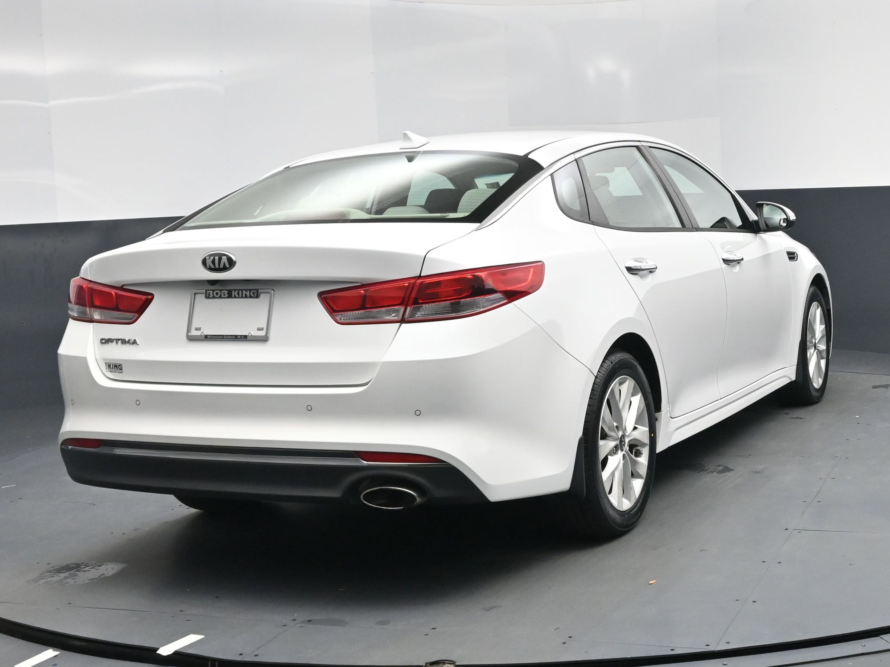 Used 2018 Kia Optima LX w/ 17" Alloy Wheels Package image 10