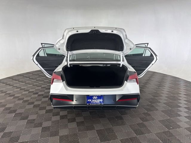 Used 2024 Hyundai Elantra Limited FWD image 15