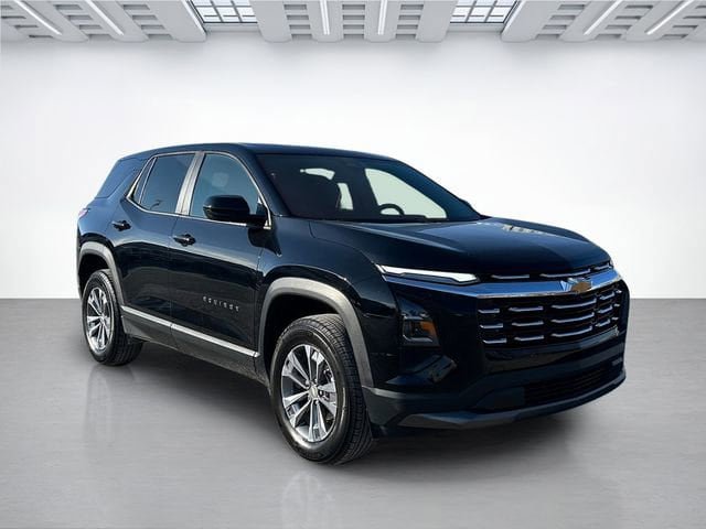 Used 2025 Chevrolet Equinox LT AWD/4WD image 2