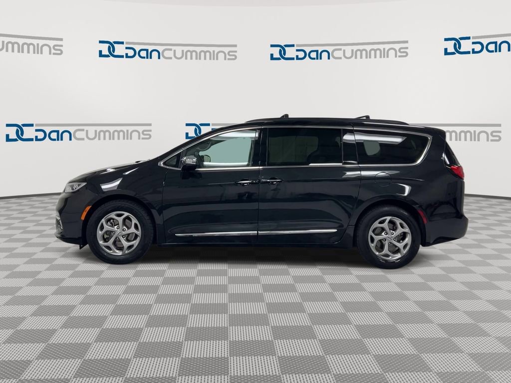Used 2023 Chrysler Pacifica Limited image 5