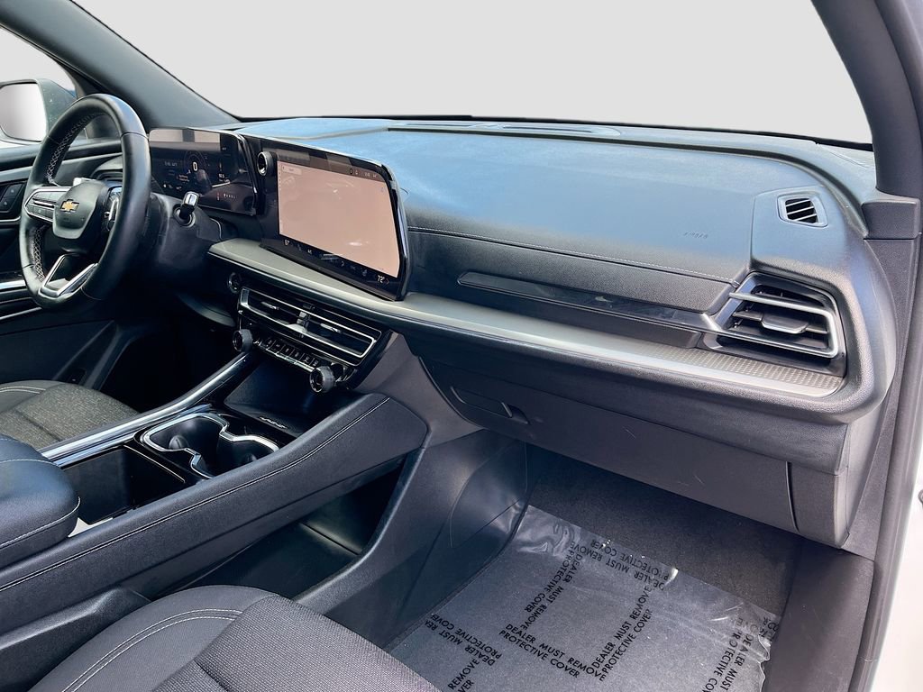 Used 2025 Chevrolet Traverse LT w/ Driver Confidence Package AWD/4WD image 29