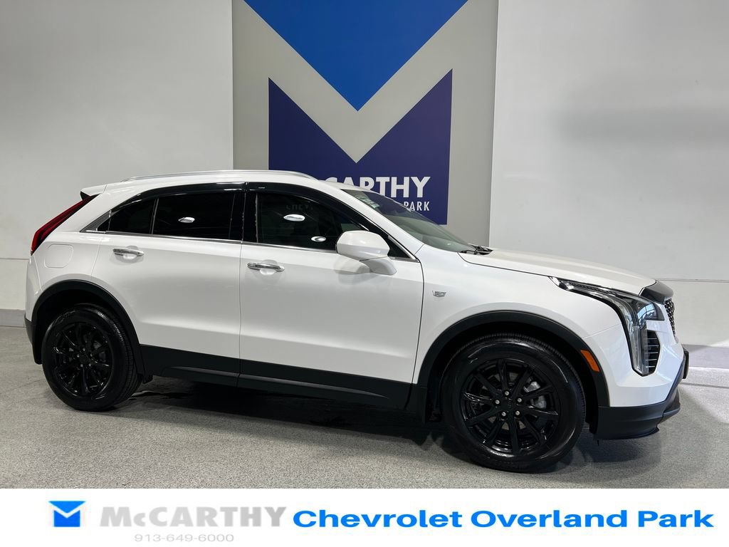Used 2022 Cadillac XT4 Luxury w/ Cold Weather Package AWD/4WD image 3