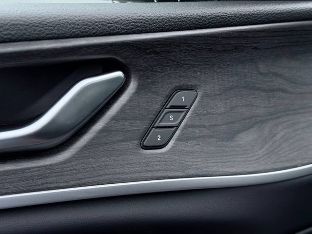 Used 2025 Jeep Grand Cherokee Limited AWD/4WD image 13