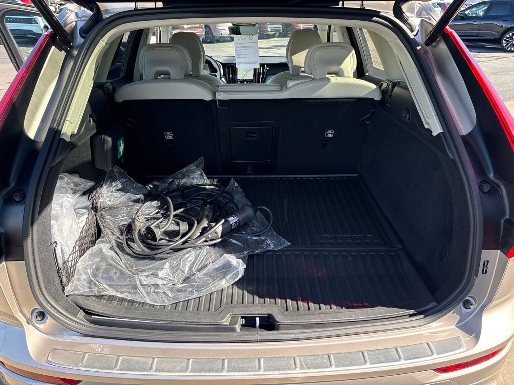 Certified 2025 Volvo XC60 T8 Ultra AWD/4WD image 40