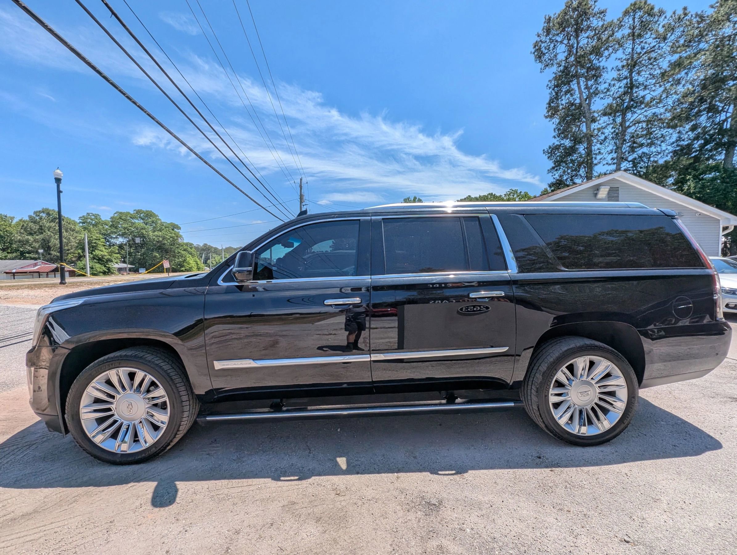 Used 2017 Cadillac Escalade ESV Platinum AWD/4WD image 3