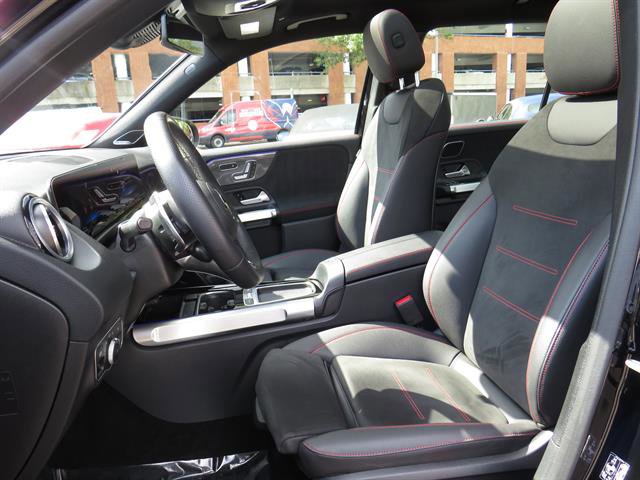 Used 2025 Mercedes-Benz GLB 35 AMG 4MATIC image 19