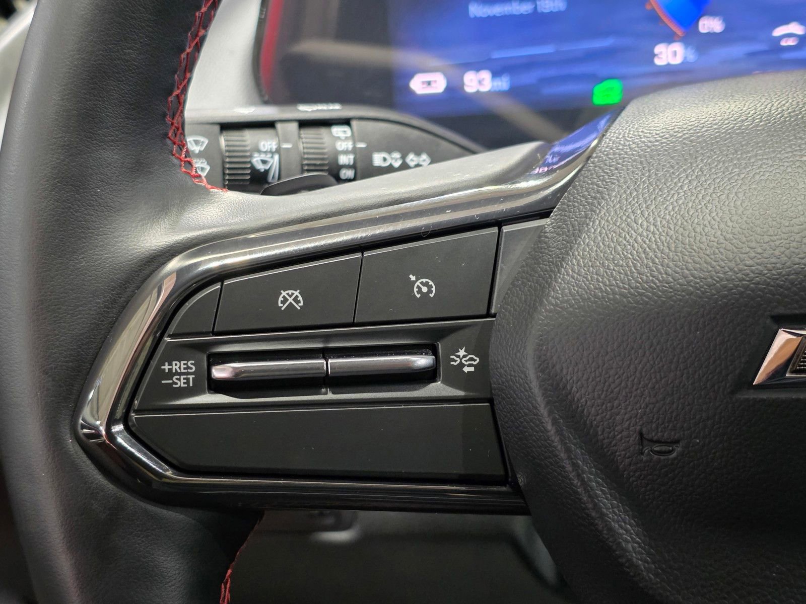 Used 2025 Chevrolet Equinox EV RS w/ Convenience Package II image 34