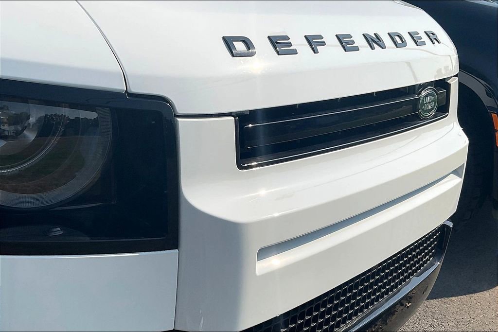 Used 2025 Land Rover Defender 110 V8 image 31