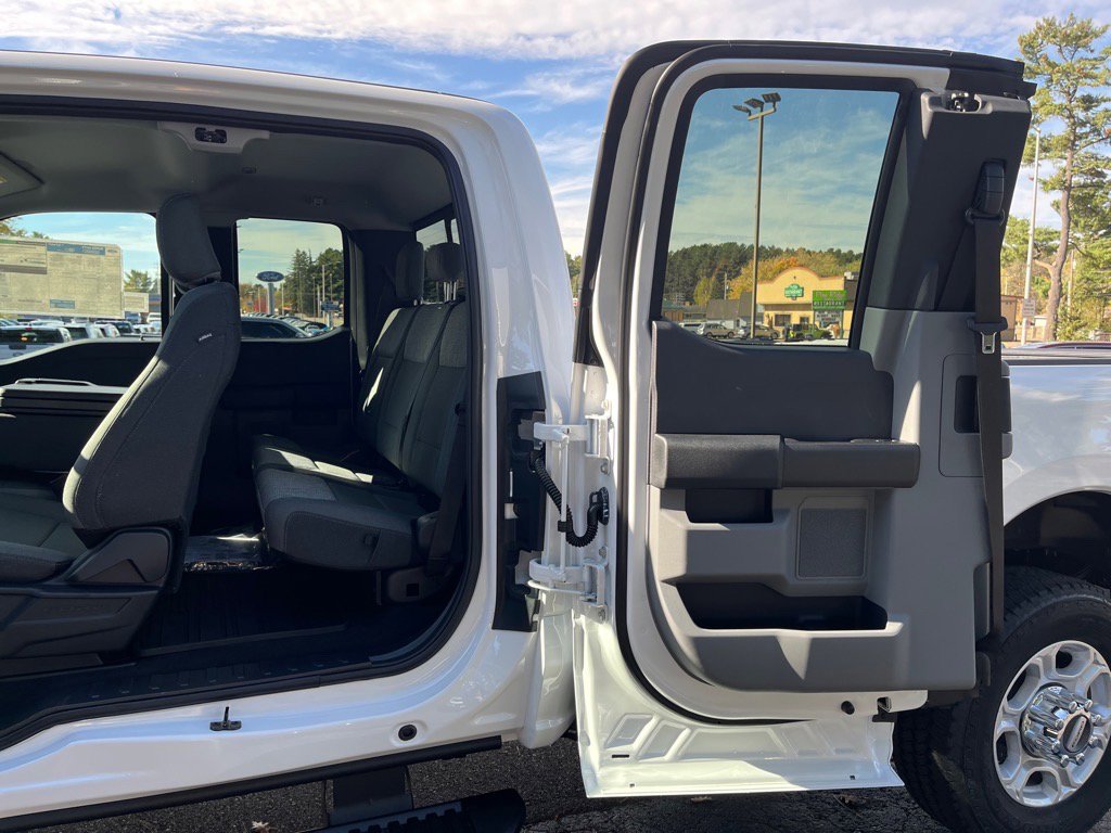 New 2026 Ford F350 XLT w/ 360-Degree Camera Package image 10