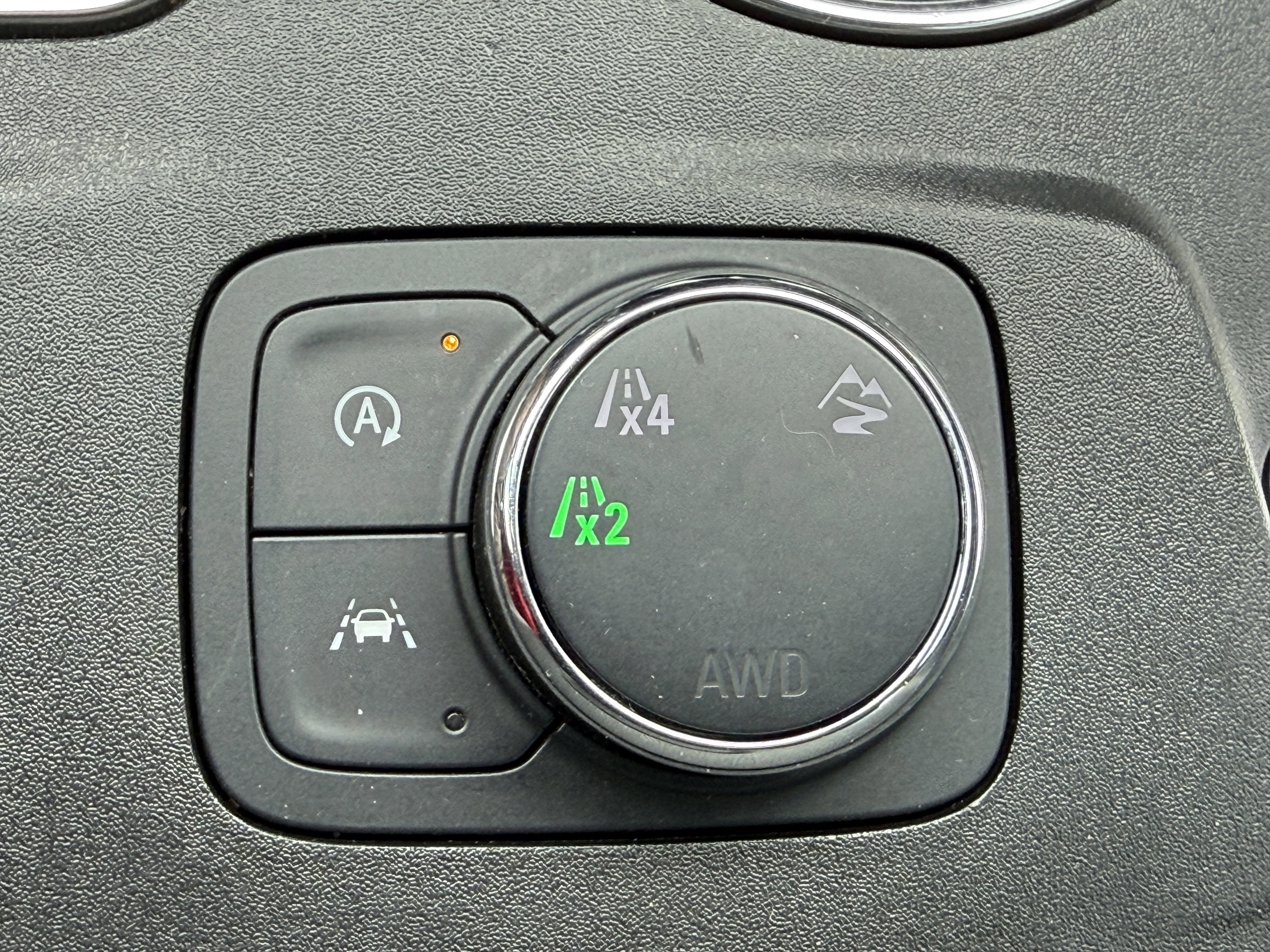 Used 2023 Chevrolet Traverse LT image 32