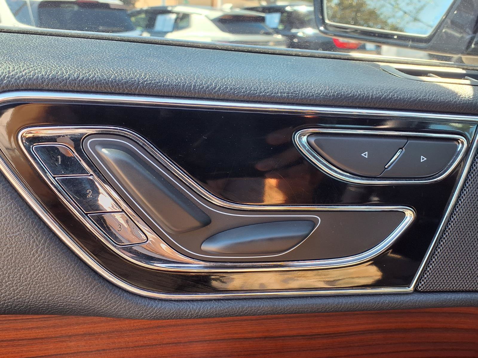 Used 2024 Lincoln Navigator Premiere AWD/4WD image 7