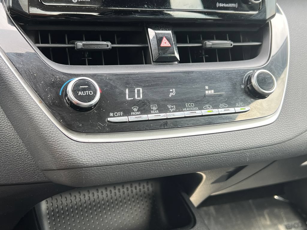 Used 2022 Toyota Corolla LE FWD image 27