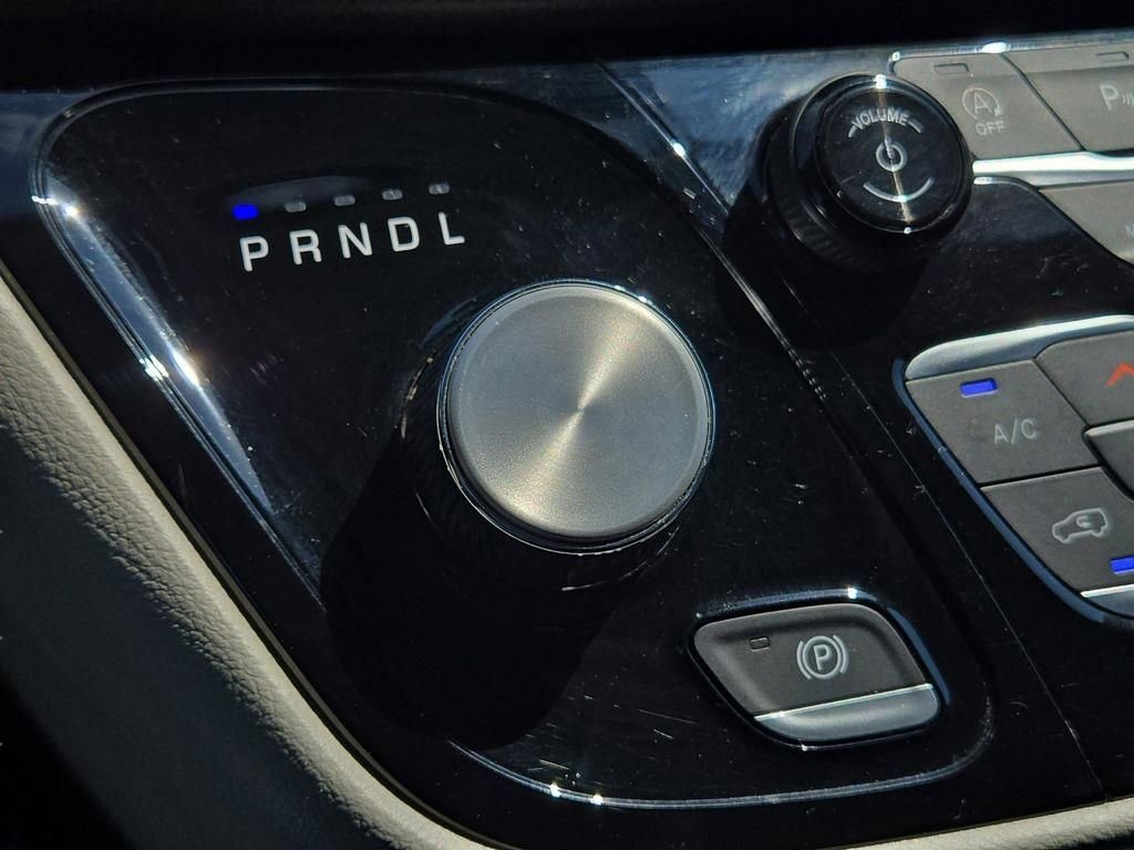 Used 2023 Chrysler Pacifica Touring-L image 22