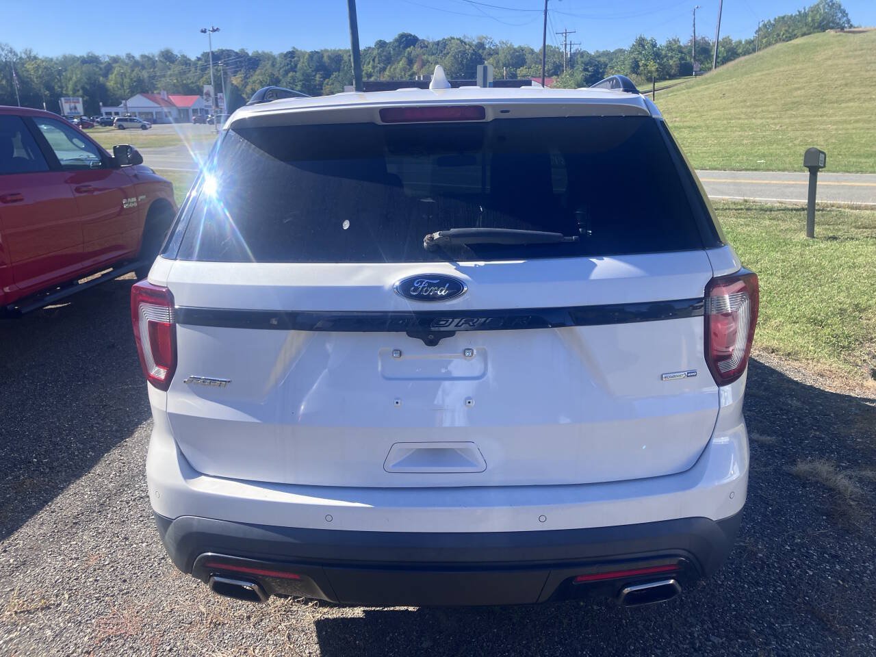 Used 2016 Ford Explorer Sport w/ Equipment Group 401A AWD/4WD image 3
