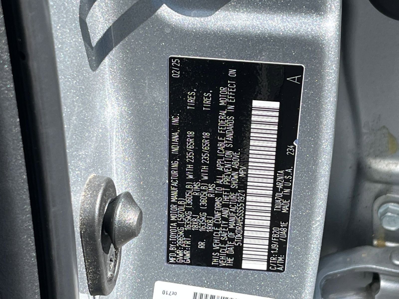 Used 2025 Toyota Highlander LE FWD image 31
