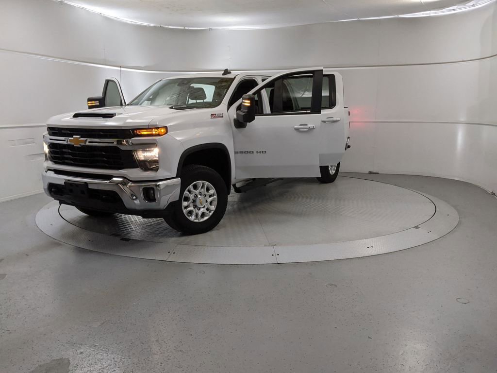 Used 2024 Chevrolet Silverado 3500 LT w/ Convenience Package image 13