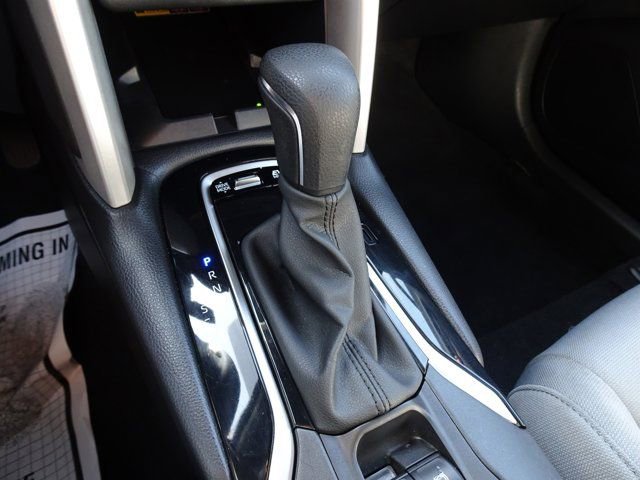 Used 2024 Toyota Corolla Cross AWD Hybrid image 17