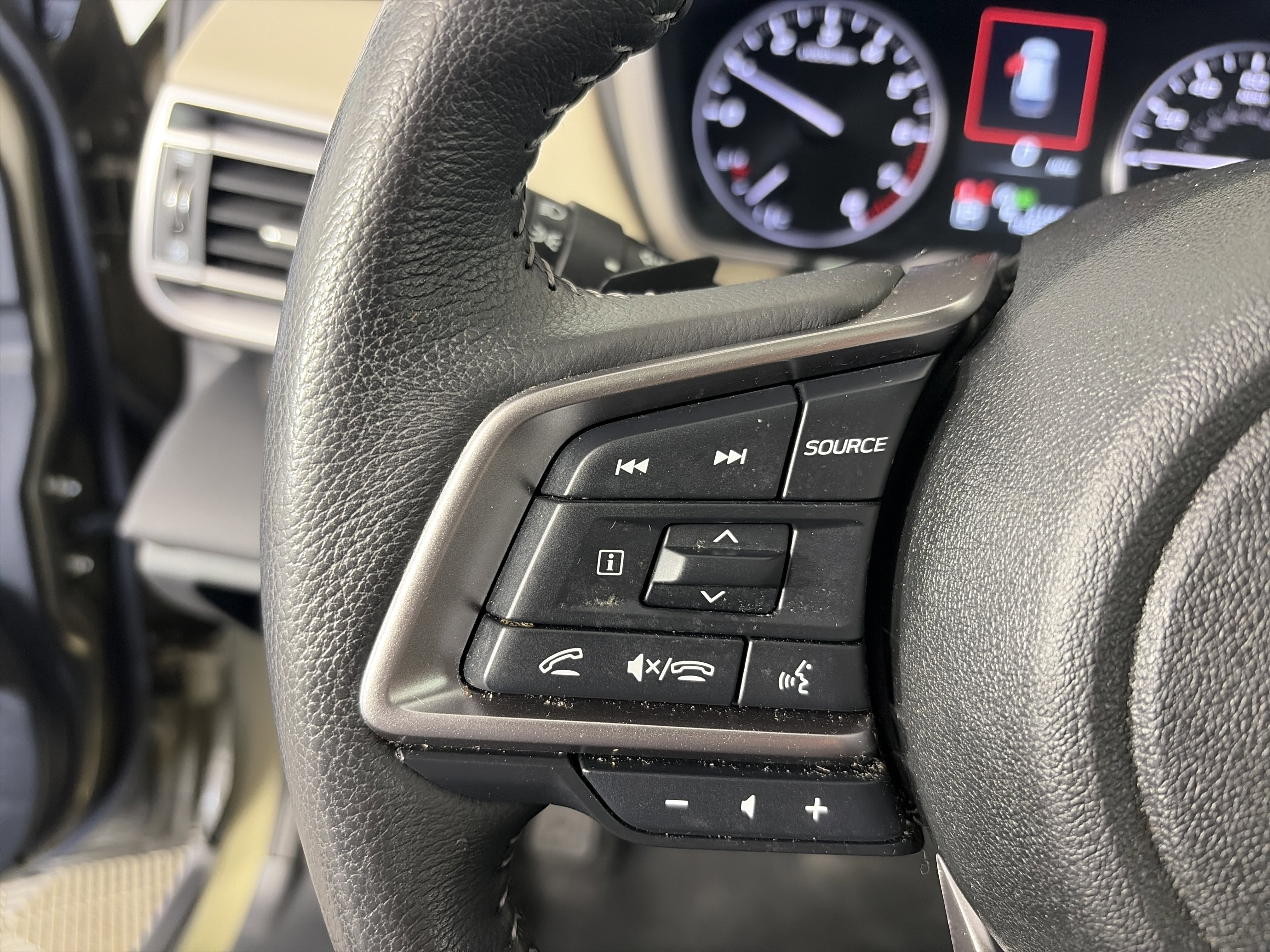 Used 2023 Subaru Outback Limited image 32