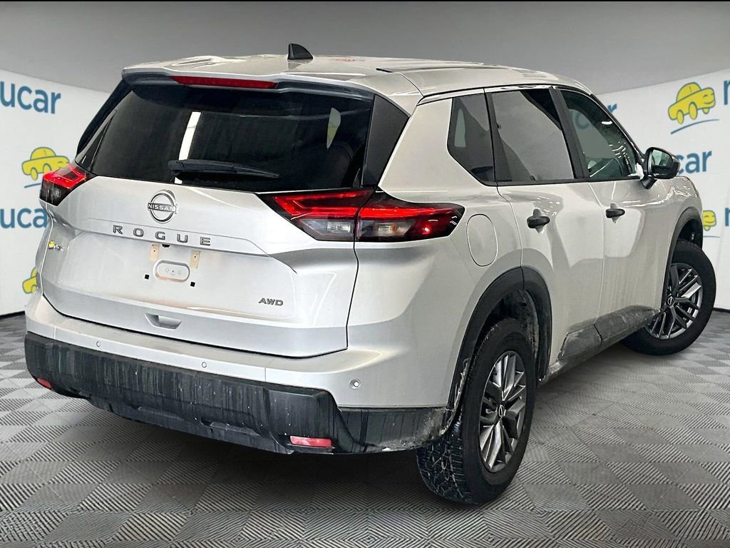Used 2024 Nissan Rogue S image 6