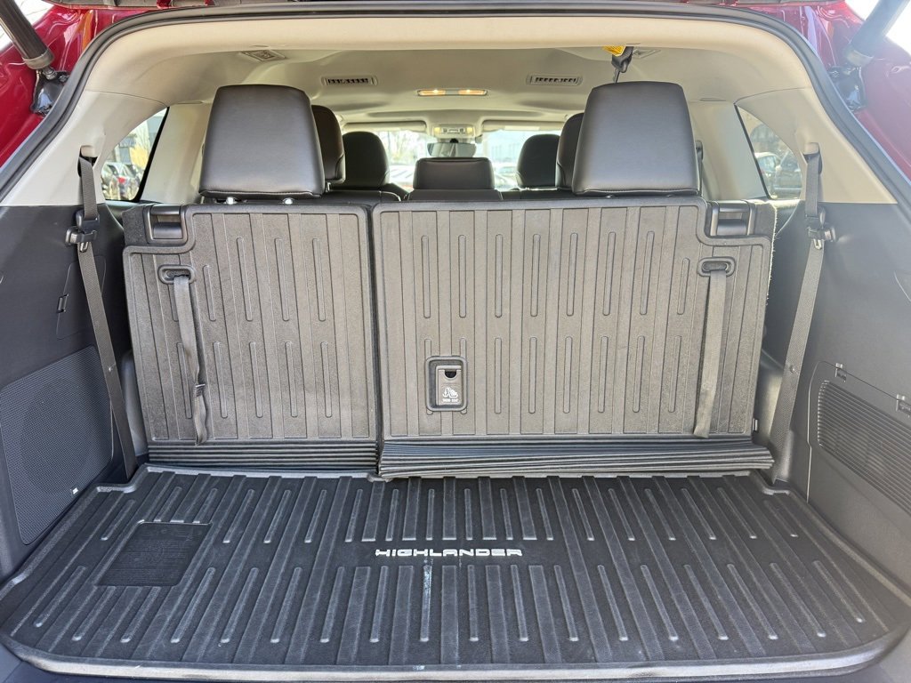 Used 2020 Toyota Highlander Limited image 11