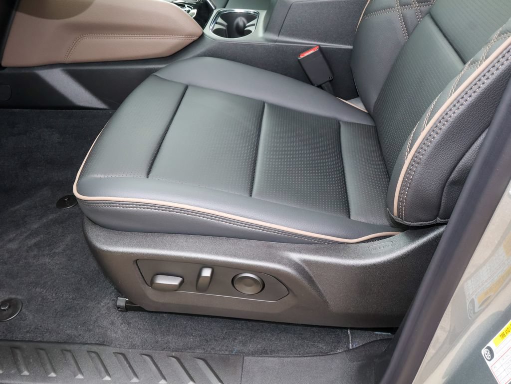 New 2026 GMC Canyon Denali w/ LPO, Black Badging Package AWD/4WD image 9
