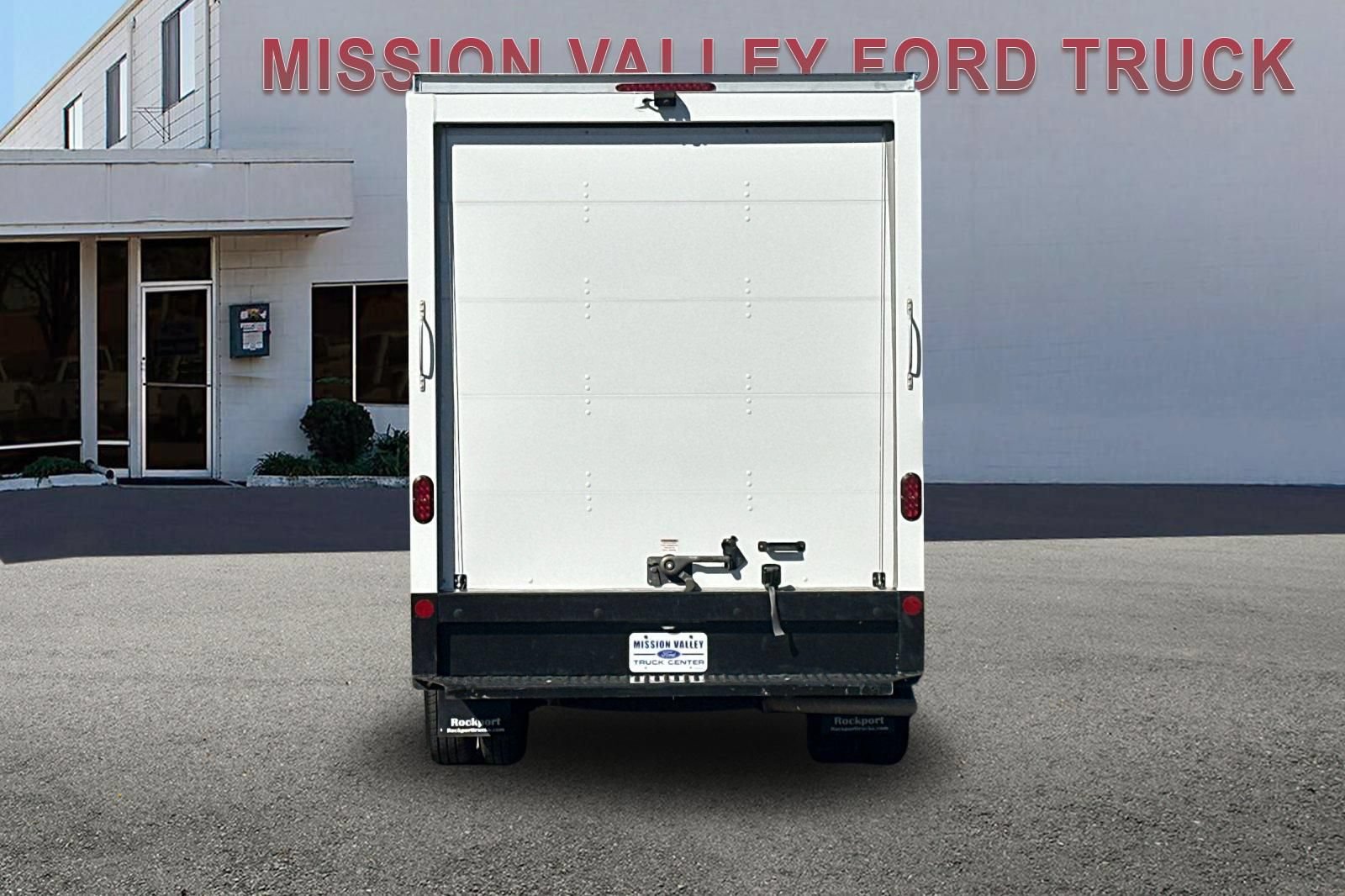 Used 2023 Ford Transit 350 DRW RWD image 5