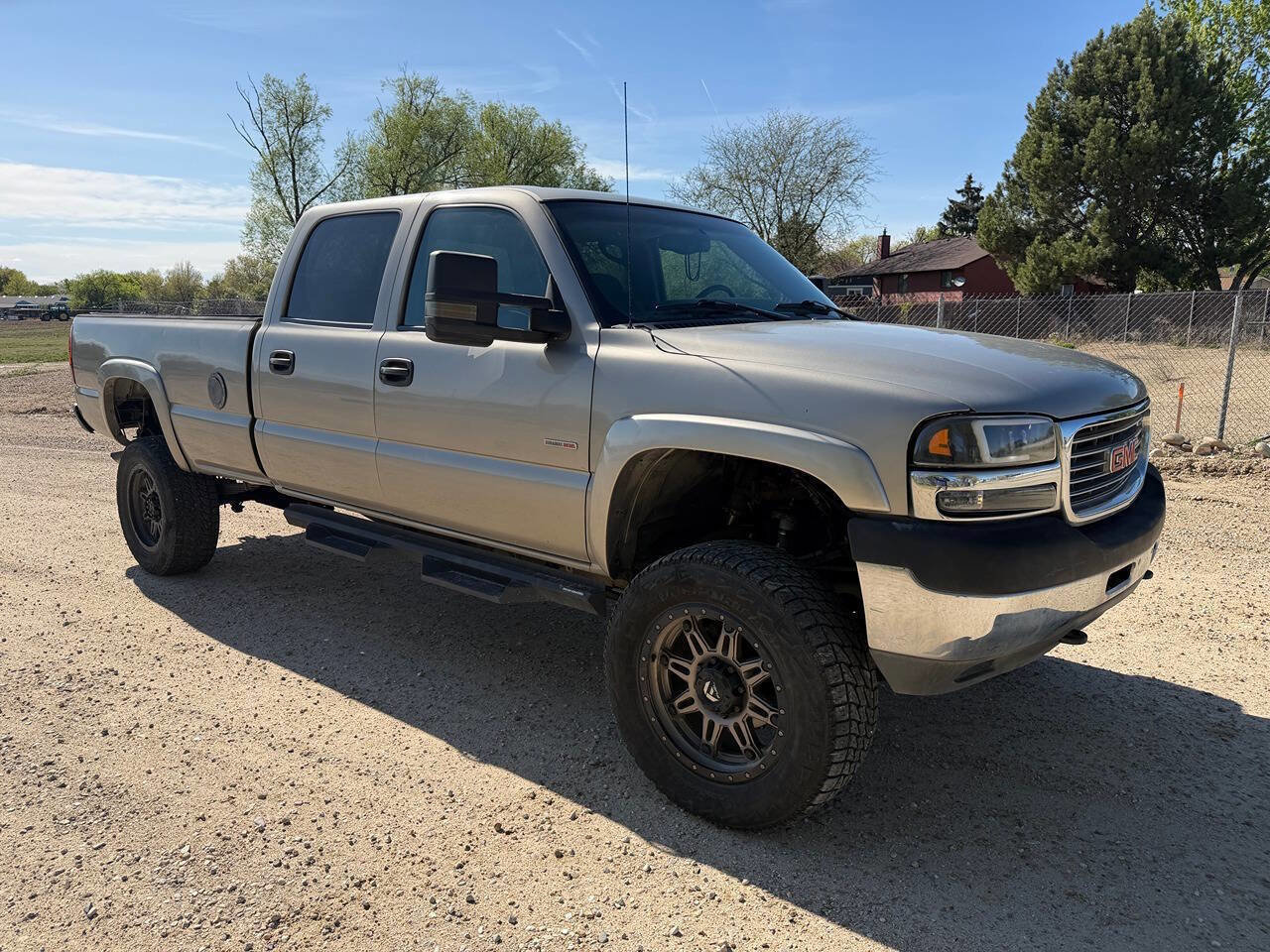 Used 2002 GMC Sierra 2500 4x4 Crew Cab HD w/ Off-Road Skid Plate Pkg image 1
