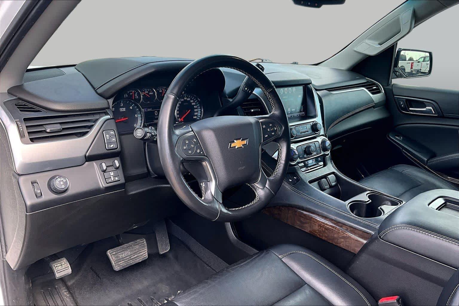 Used 2019 Chevrolet Tahoe LT w/ Luxury Package RWD image 17