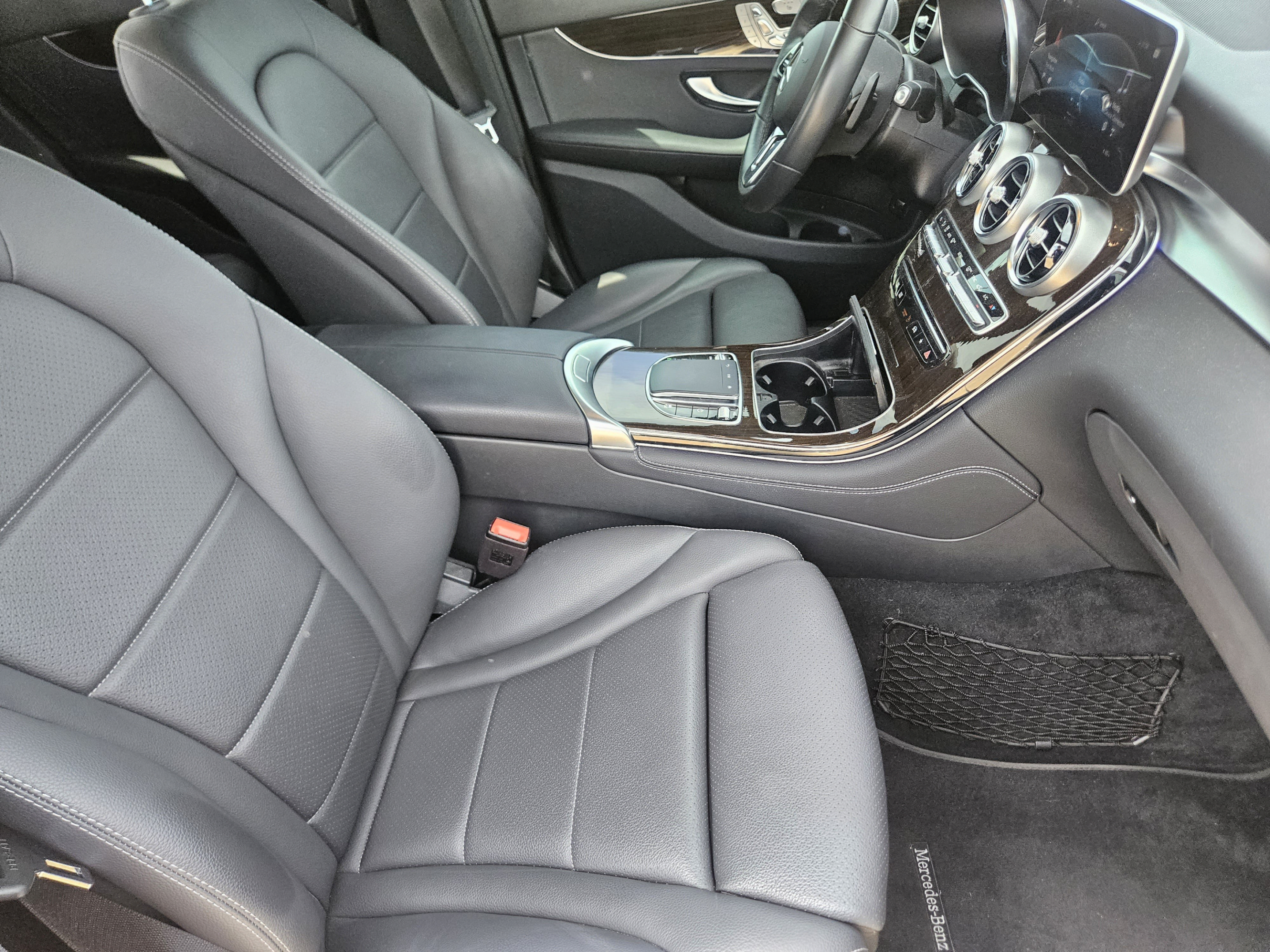 Used 2020 Mercedes-Benz GLC 300 image 6