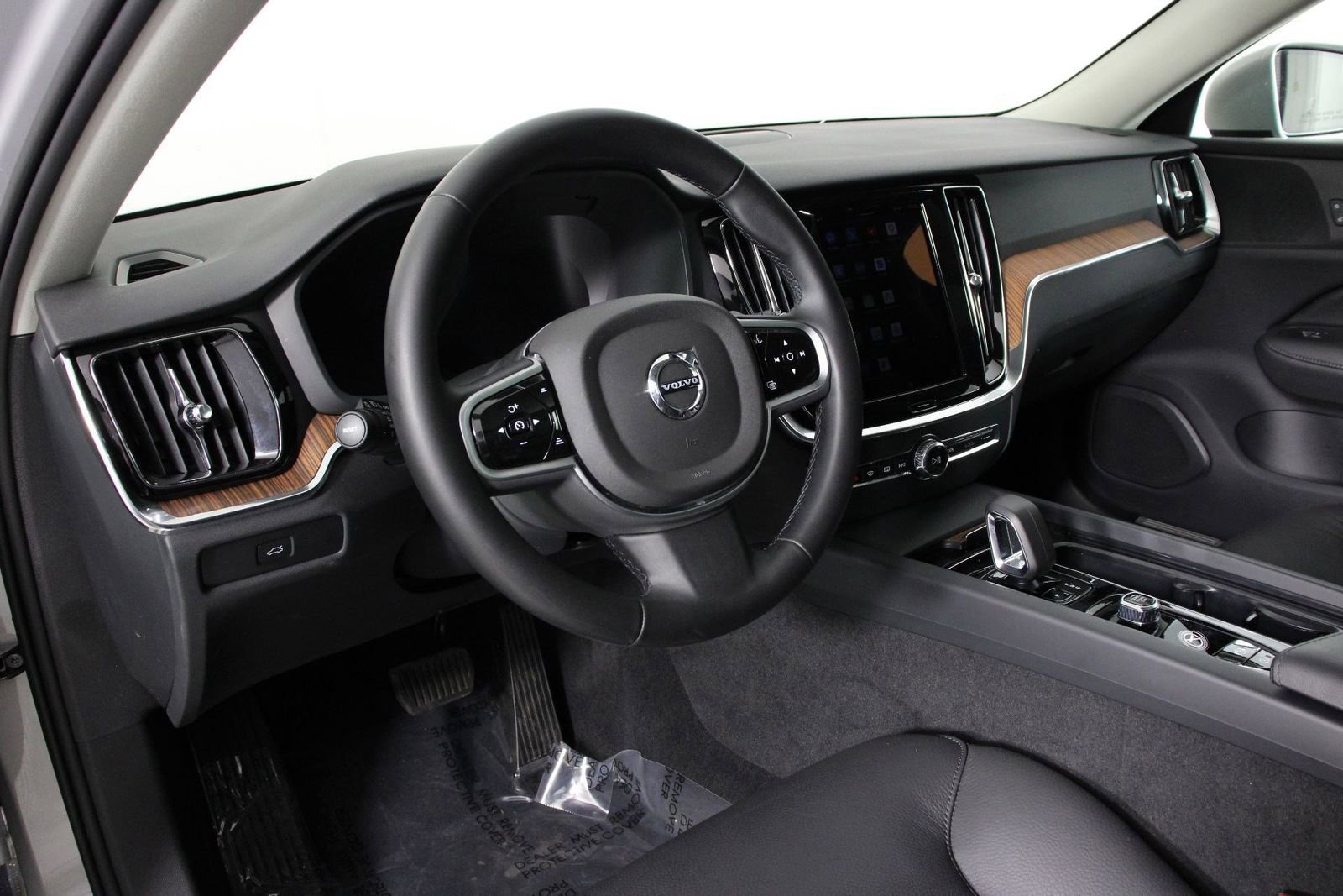 Used 2025 Volvo V60 B5 Cross Country Plus image 14