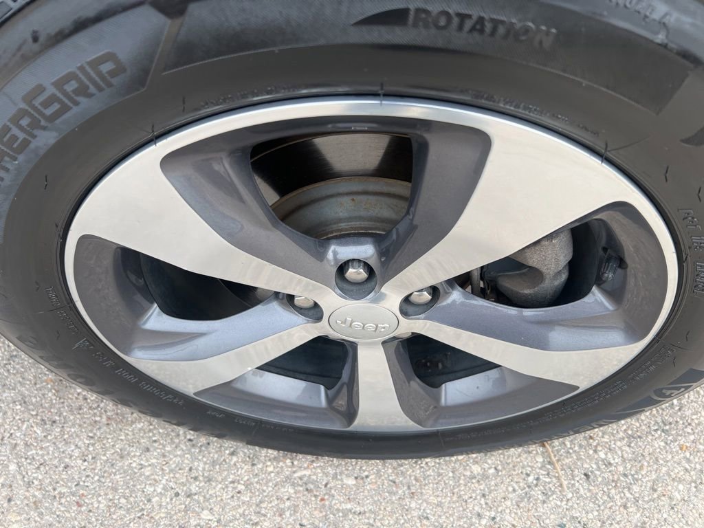 Used 2019 Jeep Cherokee Limited image 47