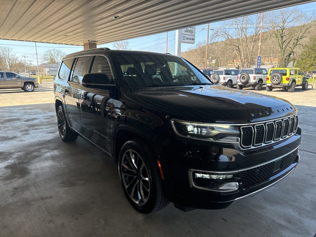 Used 2023 Jeep Wagoneer Series III w/ Premium Group I AWD/4WD image 3