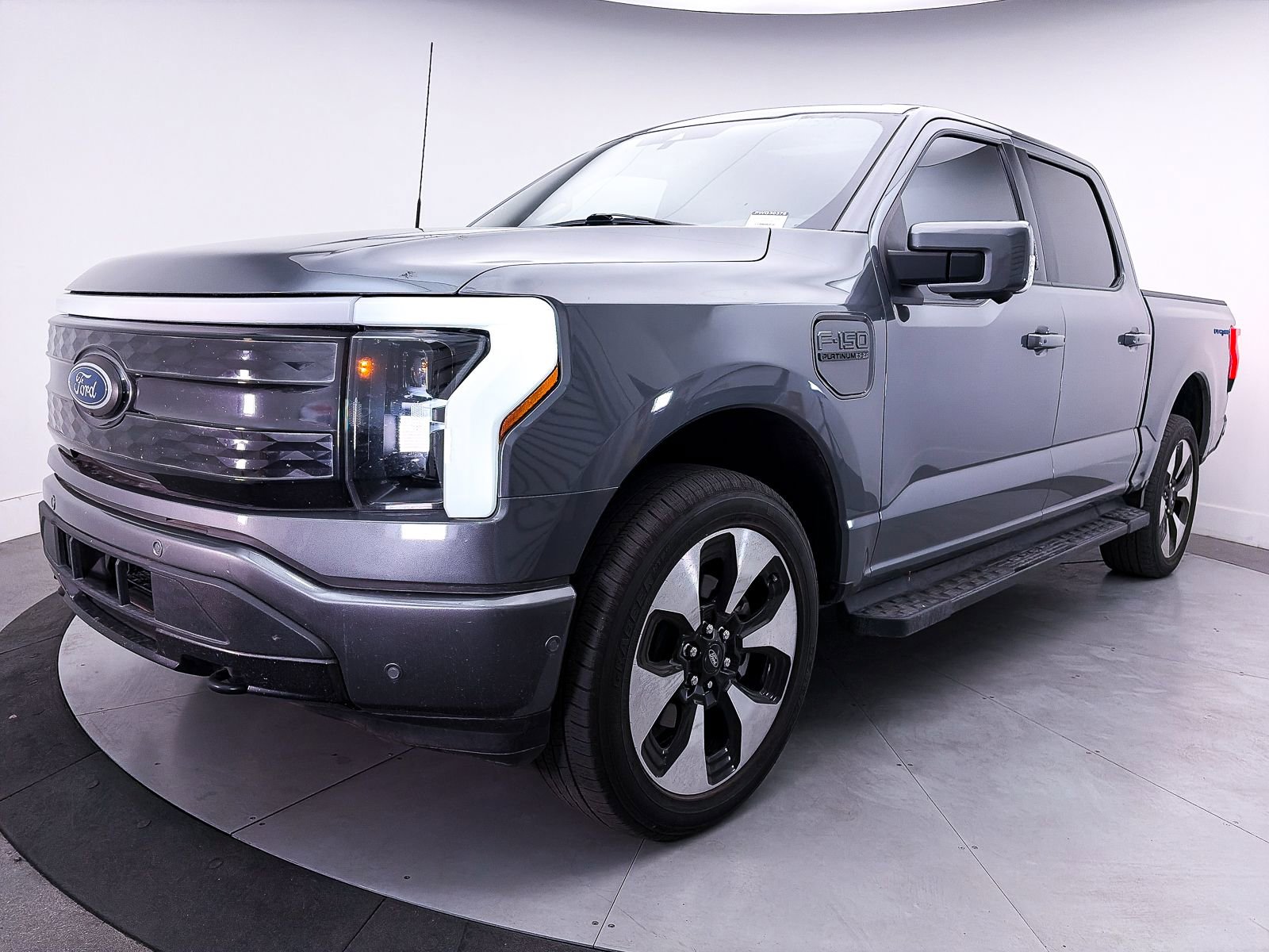 Used 2023 Ford F150 Lightning Platinum AWD/4WD image 15