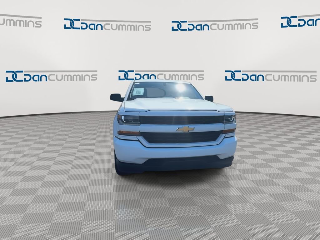 Used 2017 Chevrolet Silverado 1500 Custom w/ Custom Convenience Package RWD image 3