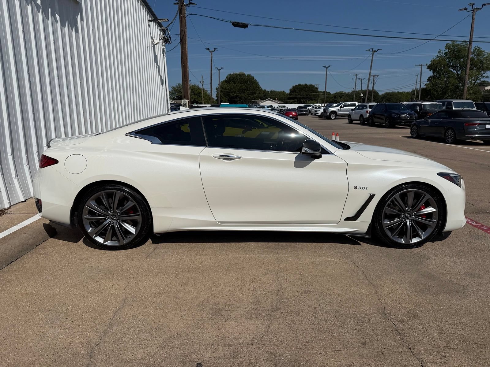 Used 2019 INFINITI Q60 Red Sport 400 w/ Carbon Fiber Package RWD image 8