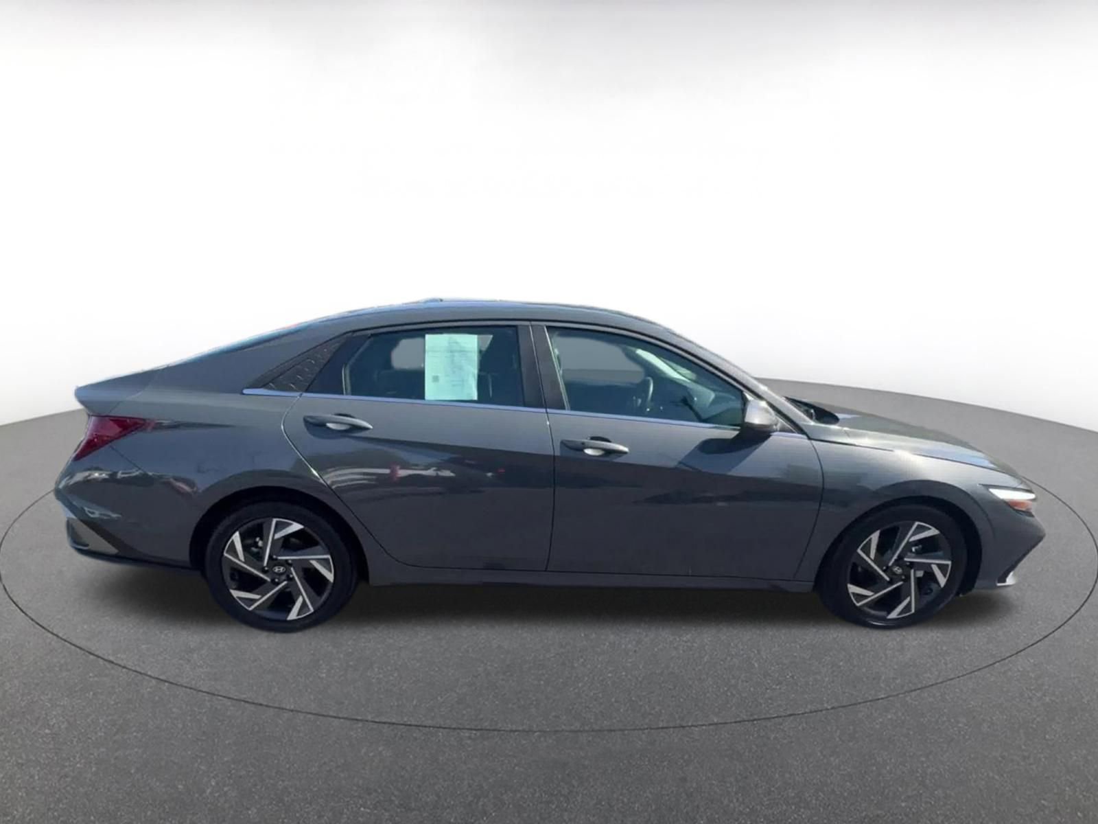 Used 2025 Hyundai Elantra SEL FWD image 16