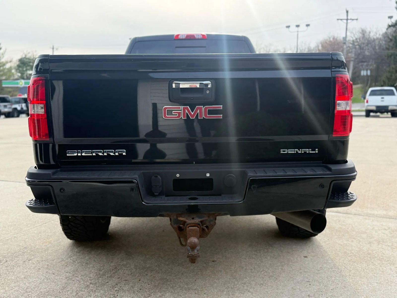 Used 2018 GMC Sierra 3500 Denali w/ Duramax Plus Package image 4