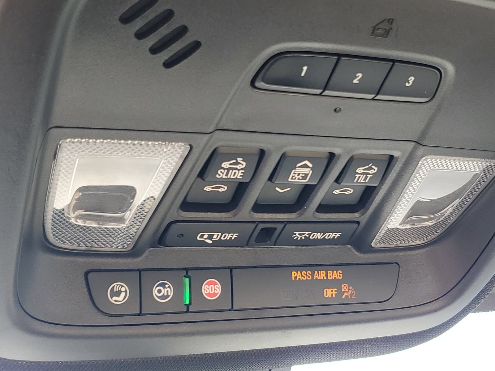 Used 2022 Chevrolet Traverse Premier FWD image 35