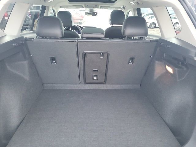 Used 2023 Volkswagen Taos SE w/ Panoramic Sunroof Package image 13