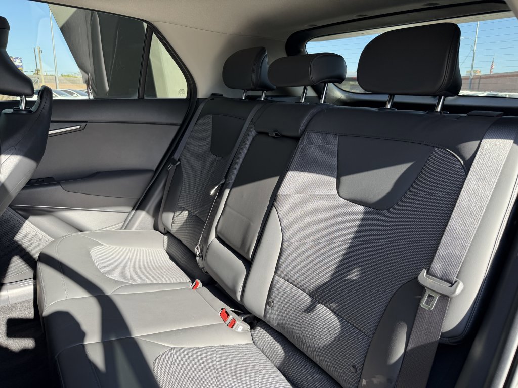 Used 2024 Kia Niro EX Touring image 33