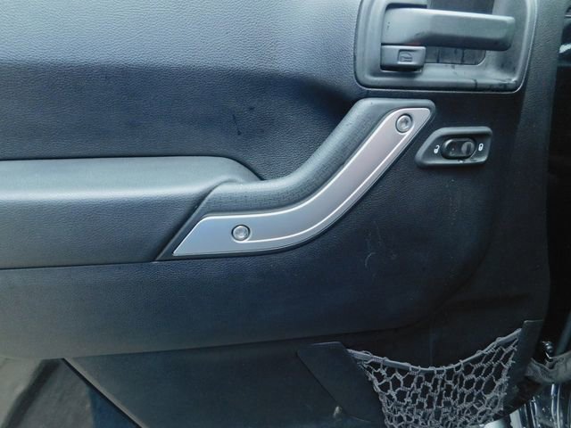 Used 2012 Jeep Wrangler Unlimited Sahara w/ Connectivity Group image 33