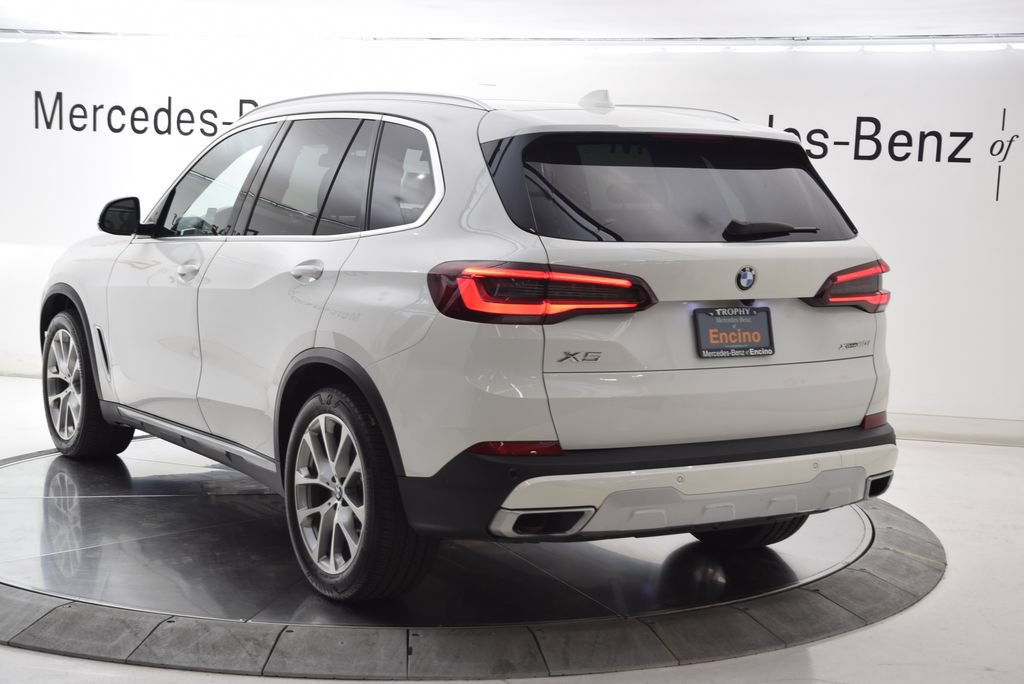 Used 2022 BMW X5 xDrive40i w/ Parking Assistance Package AWD/4WD image 4