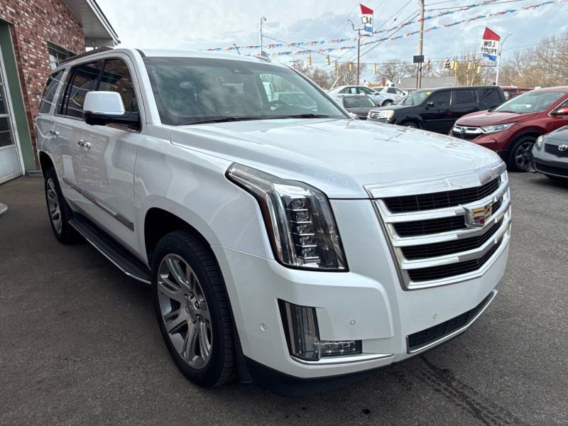Used 2017 Cadillac Escalade Luxury image 3