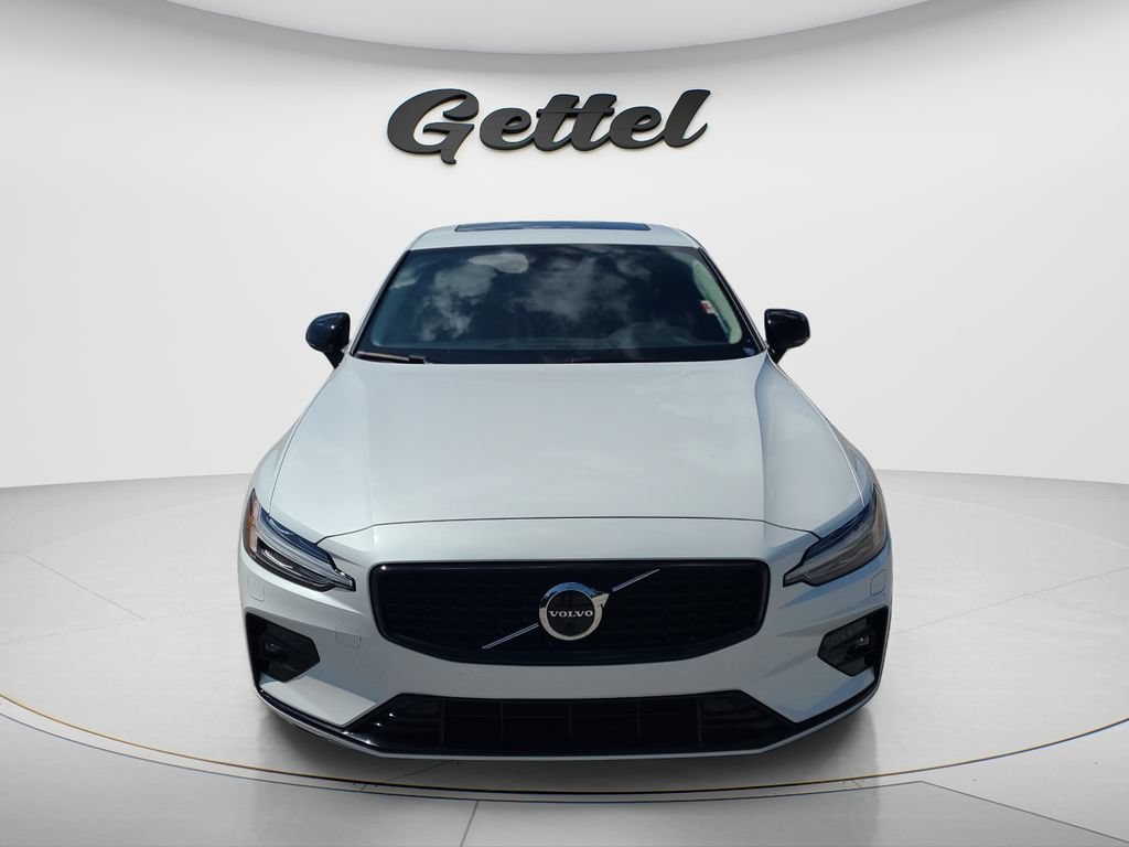 Used 2023 Volvo S60 B5 Plus w/ Climate Package FWD image 2