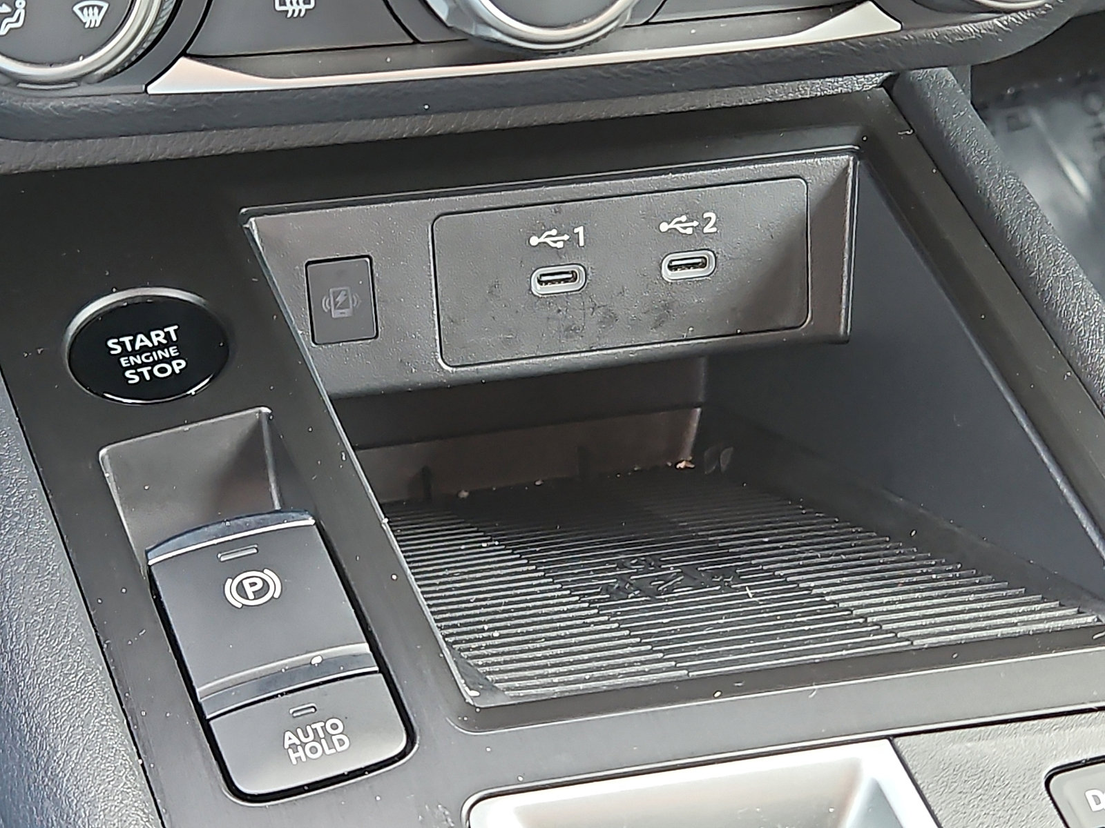 Certified 2025 Nissan Kicks SV w/ Illumination Package image 22