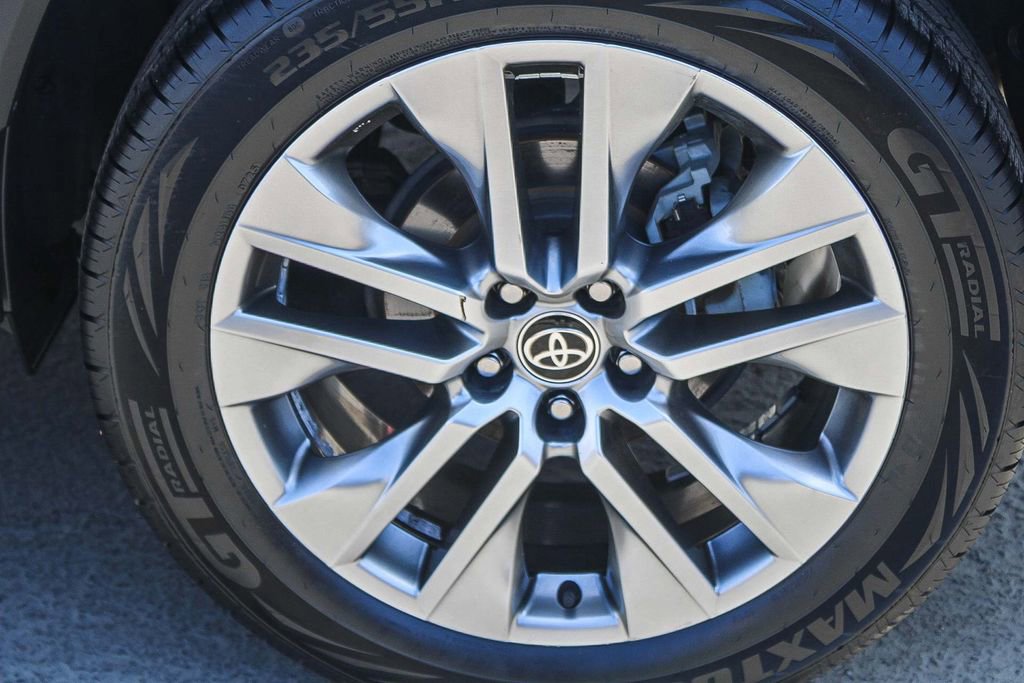 Used 2023 Toyota RAV4 XLE Premium image 11