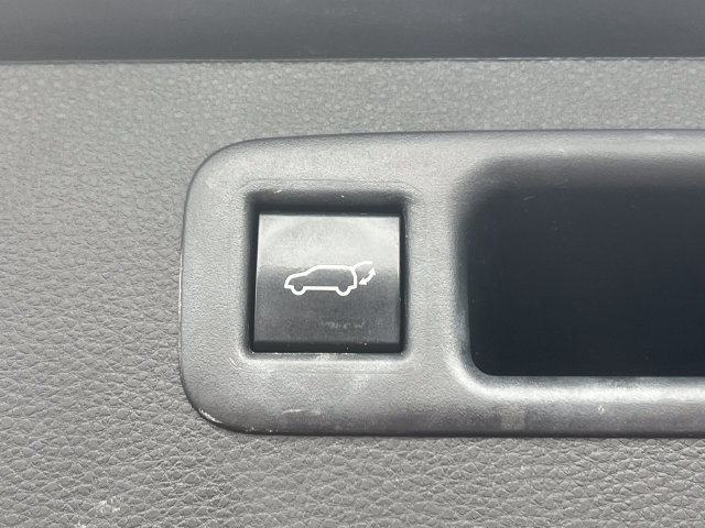 Used 2023 Toyota Highlander XLE AWD/4WD image 37